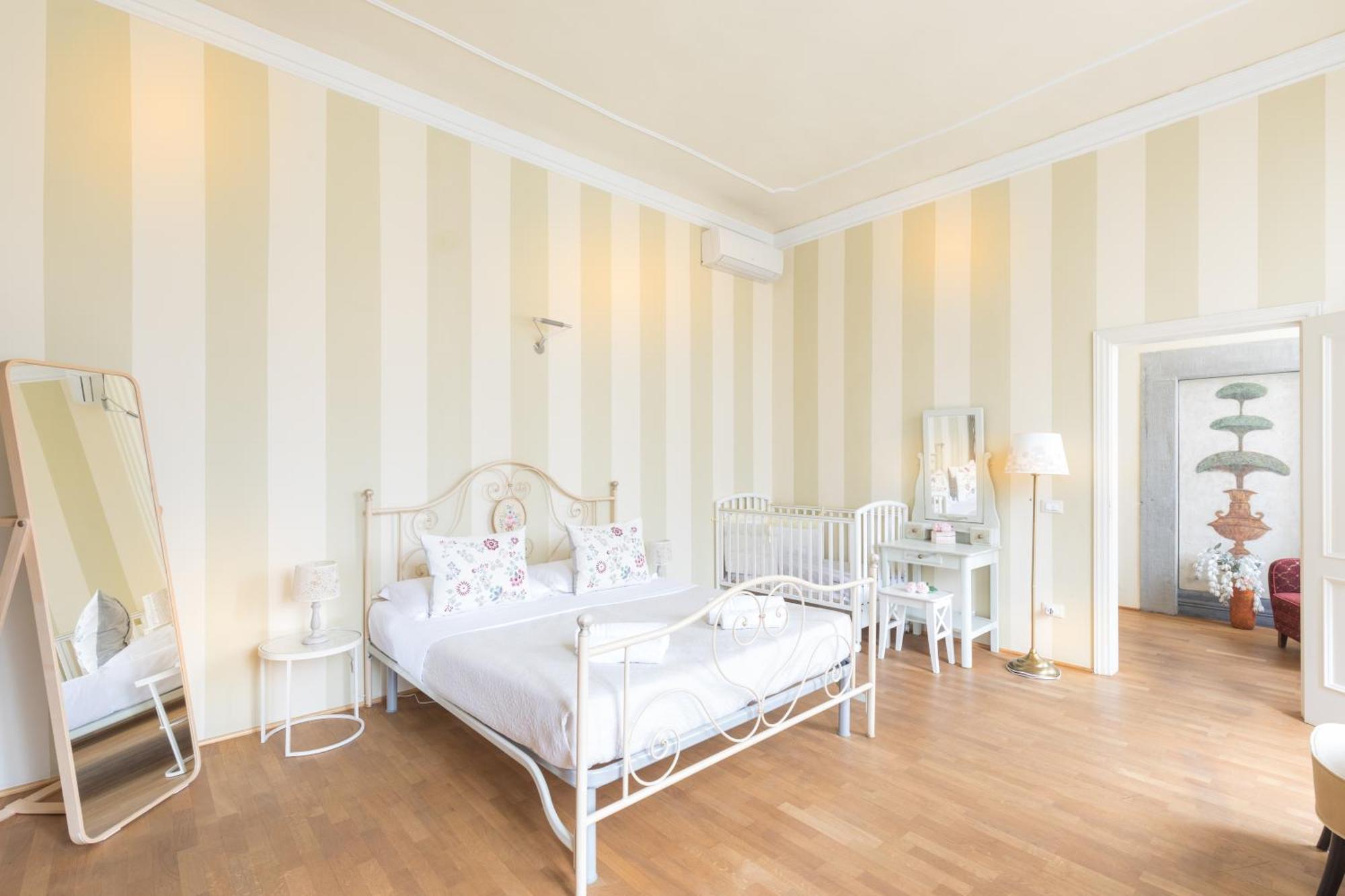A Touch Of History, In Santa Reparata Florenz